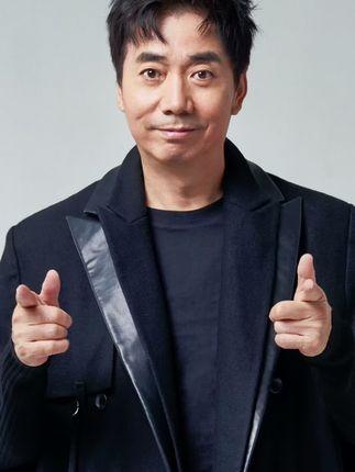 范明 从邢捕头到综艺笑匠