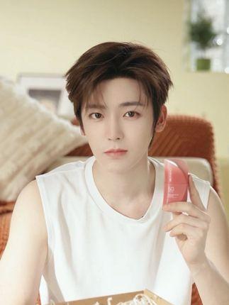 侯明昊 从唱跳偶像到实力派演员的进阶路